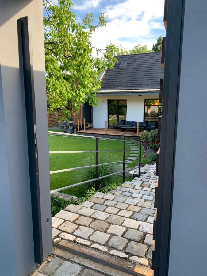 Buekkoes Apartman Apartment เซนเทนแดร ภายนอก รูปภาพ