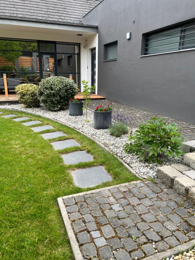 Buekkoes Apartman Apartment เซนเทนแดร ภายนอก รูปภาพ