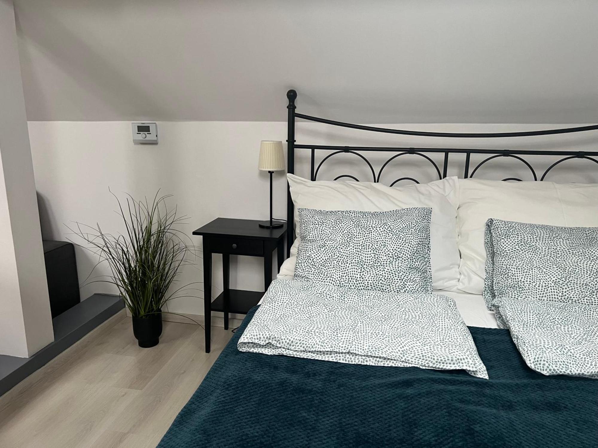 Buekkoes Apartman Apartment เซนเทนแดร ภายนอก รูปภาพ