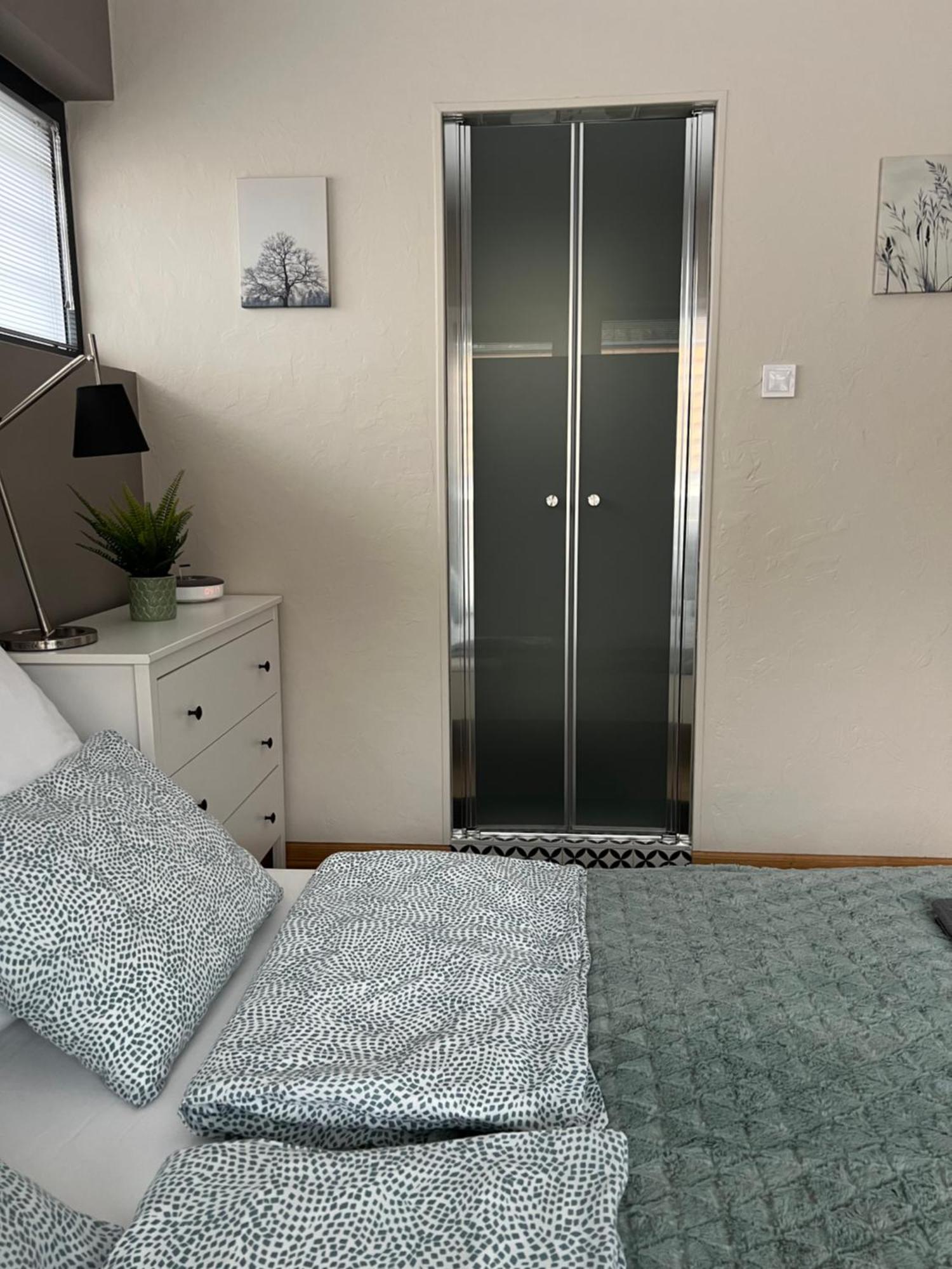 Buekkoes Apartman Apartment เซนเทนแดร ภายนอก รูปภาพ