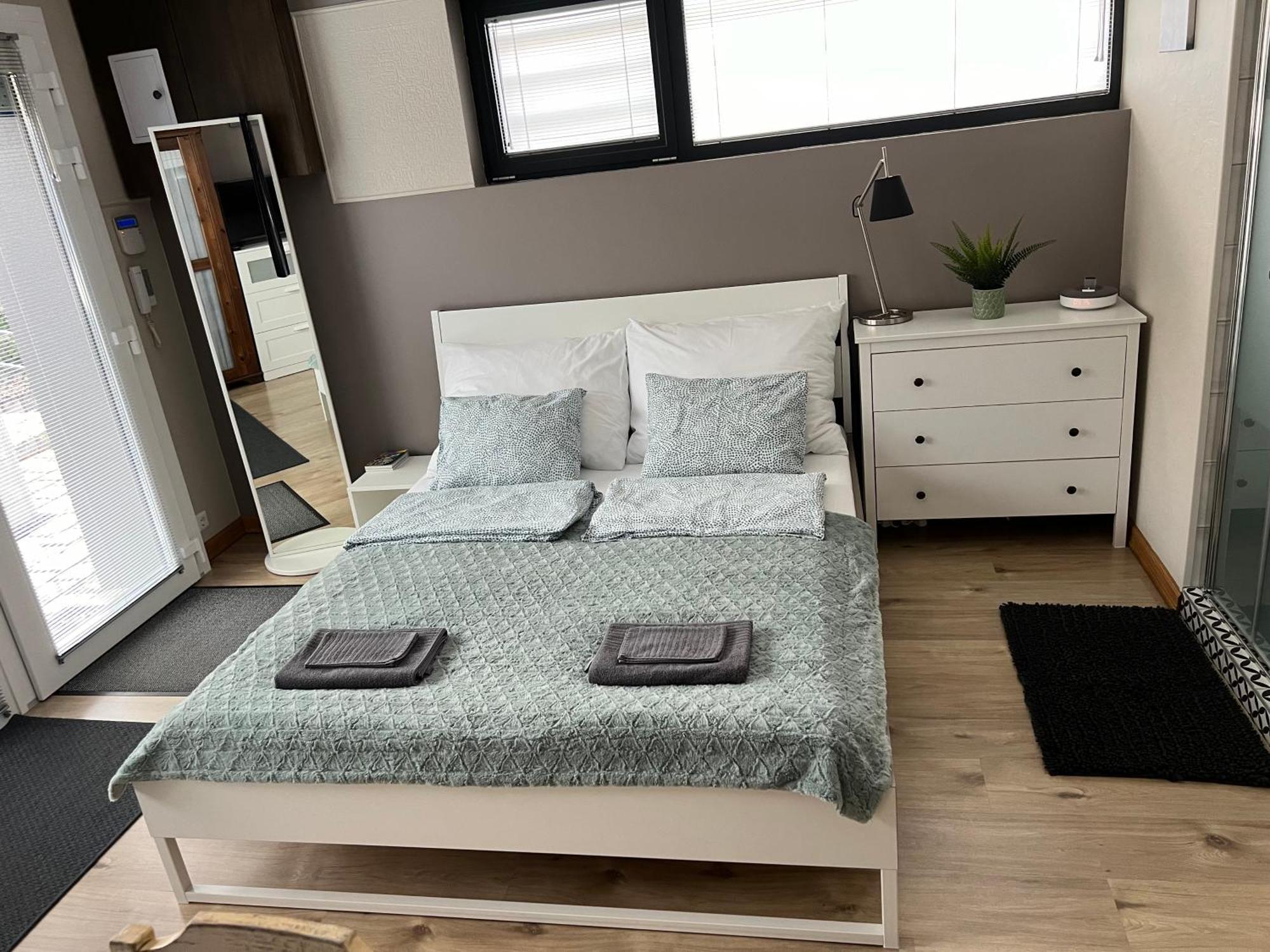 Buekkoes Apartman Apartment เซนเทนแดร ภายนอก รูปภาพ