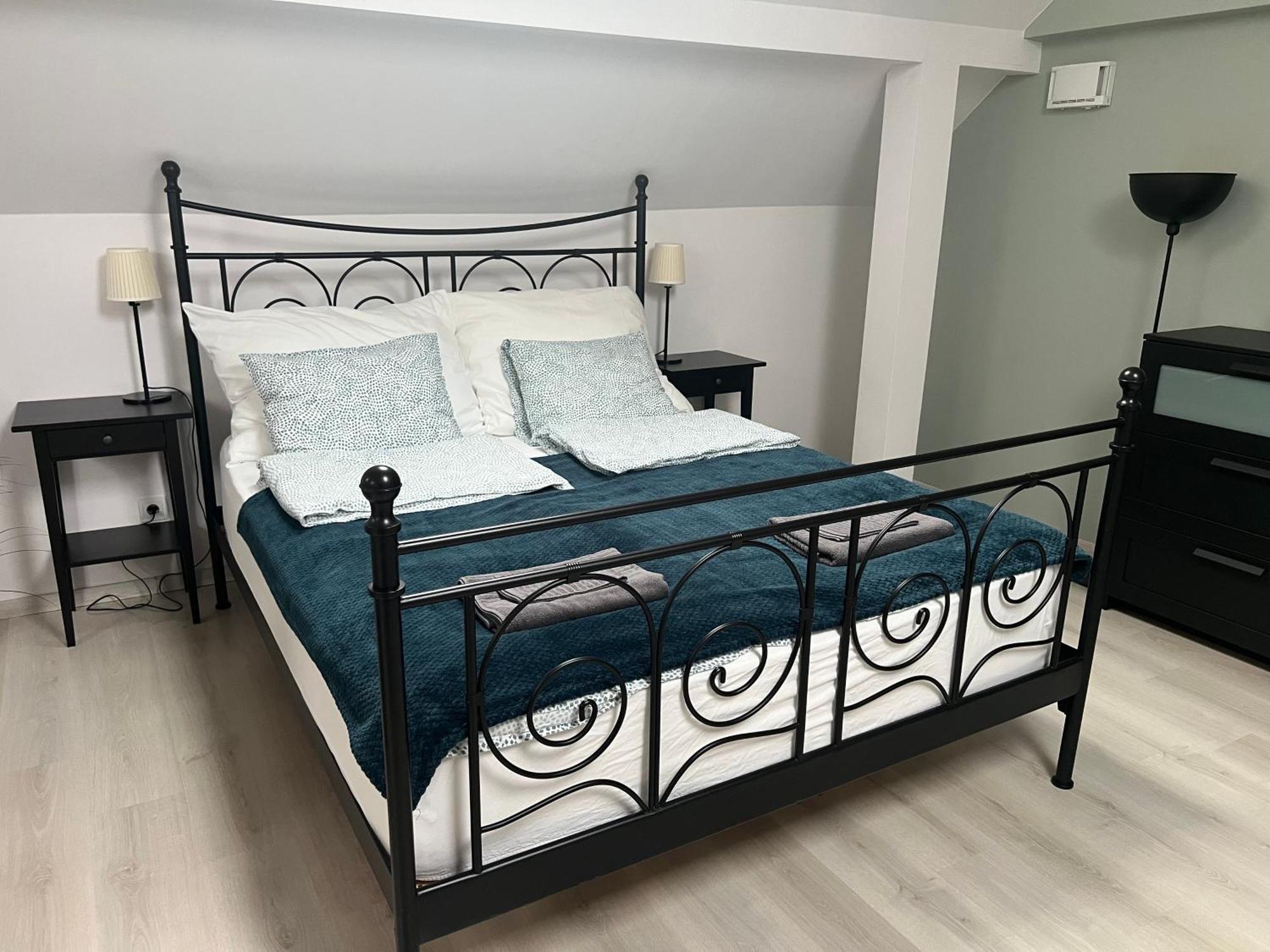 Buekkoes Apartman Apartment เซนเทนแดร ภายนอก รูปภาพ