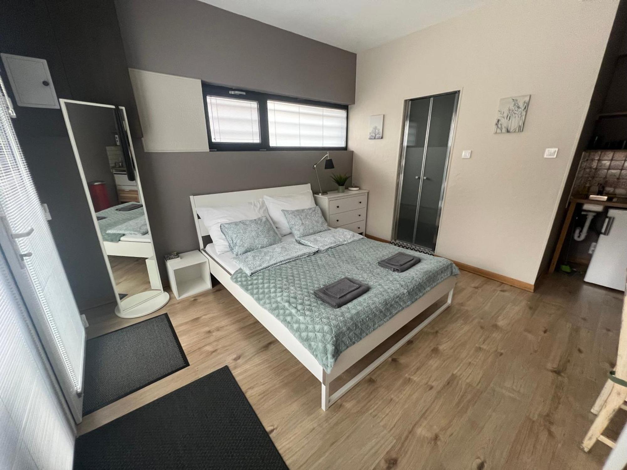 Buekkoes Apartman Apartment เซนเทนแดร ภายนอก รูปภาพ