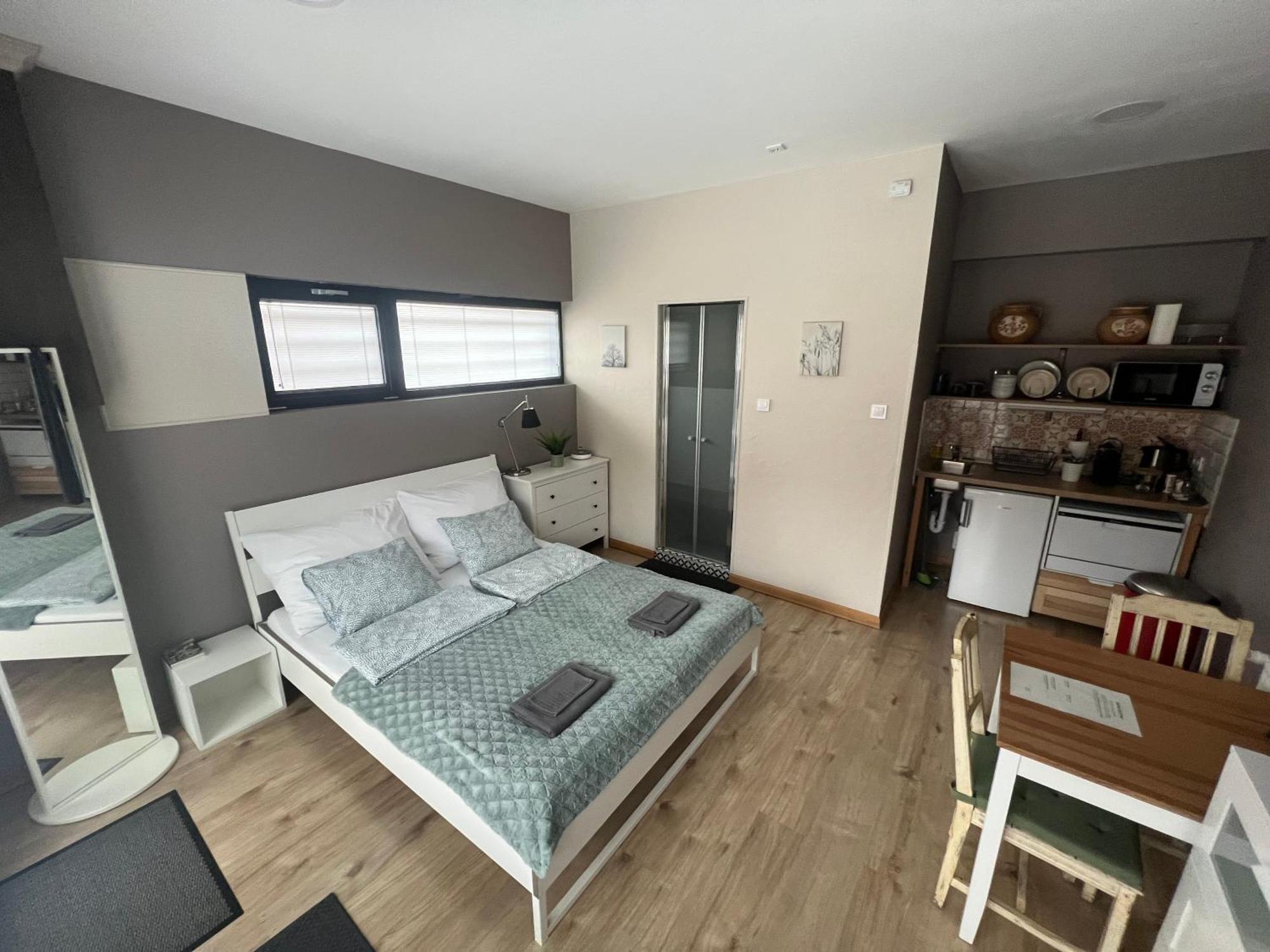 Buekkoes Apartman Apartment เซนเทนแดร ภายนอก รูปภาพ