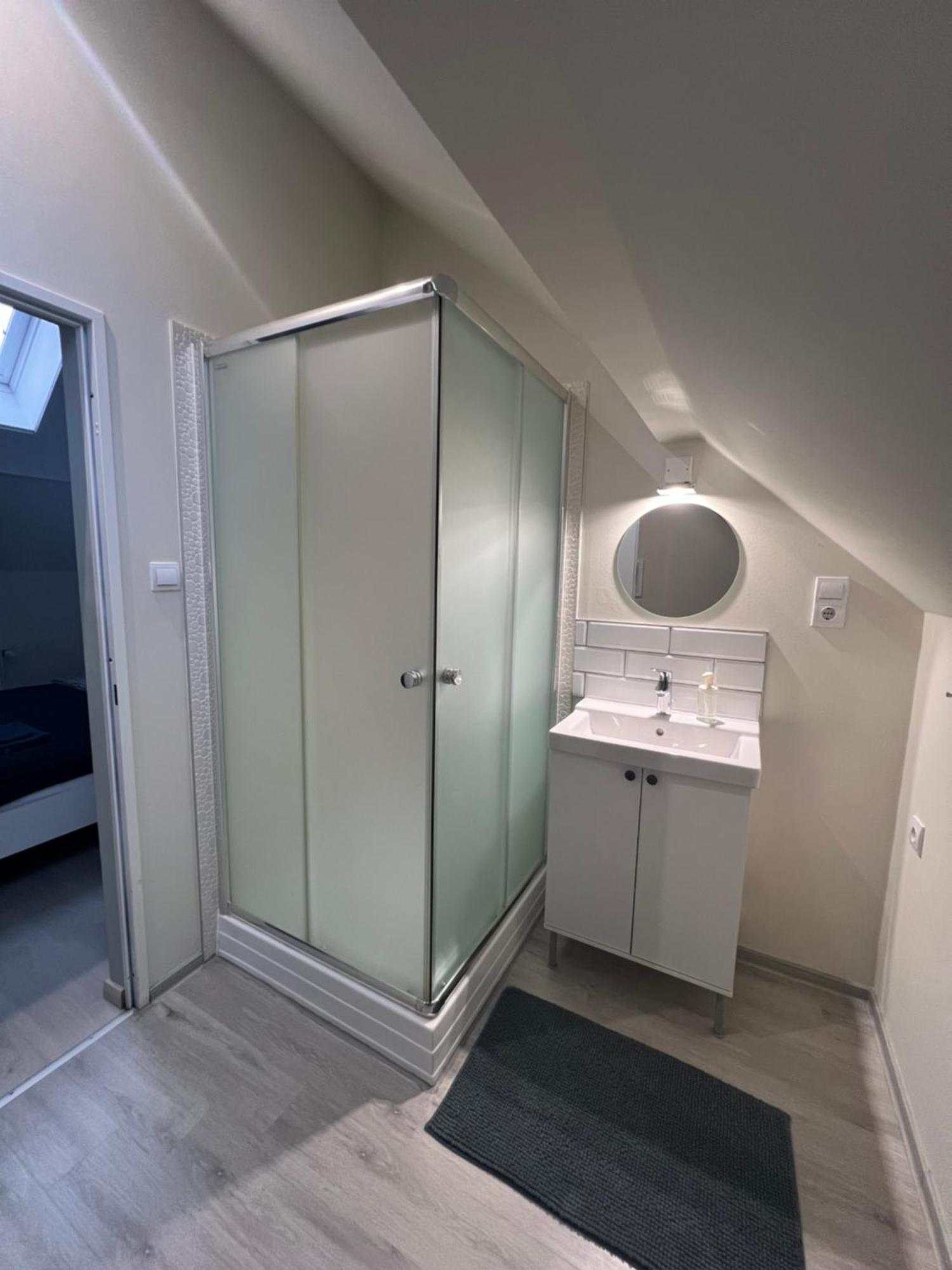 Buekkoes Apartman Apartment เซนเทนแดร ภายนอก รูปภาพ