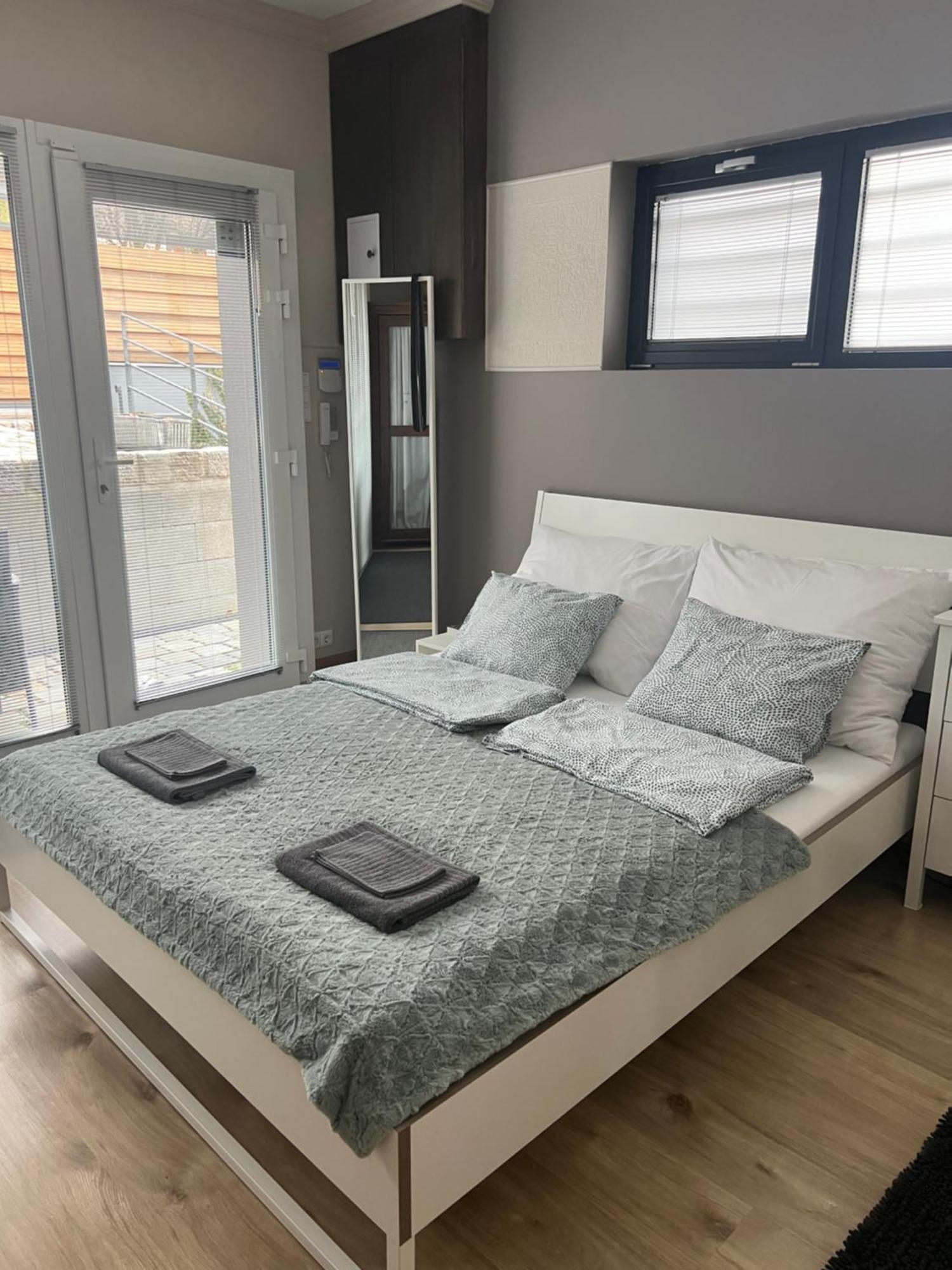 Buekkoes Apartman Apartment เซนเทนแดร ภายนอก รูปภาพ