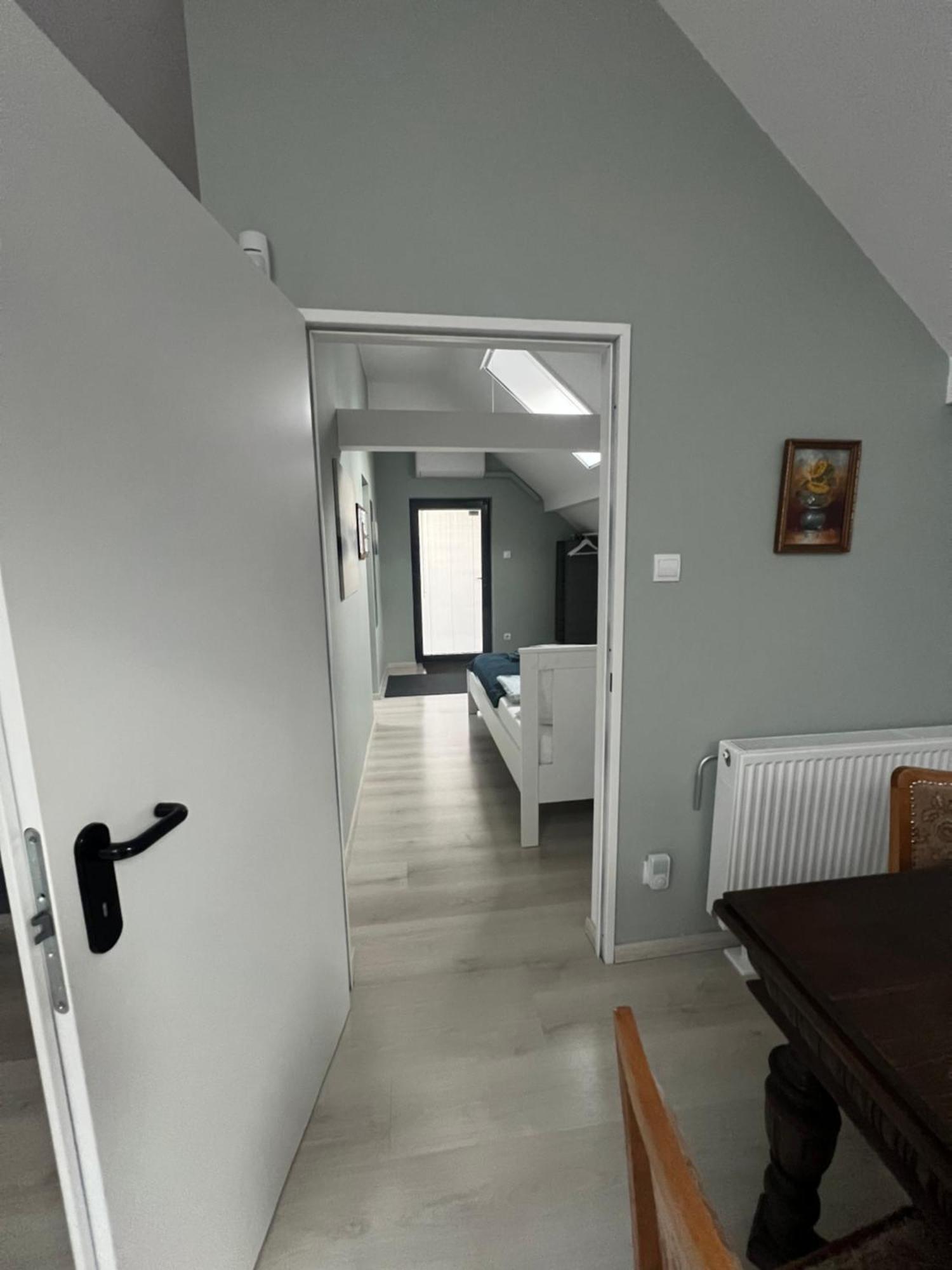 Buekkoes Apartman Apartment เซนเทนแดร ภายนอก รูปภาพ