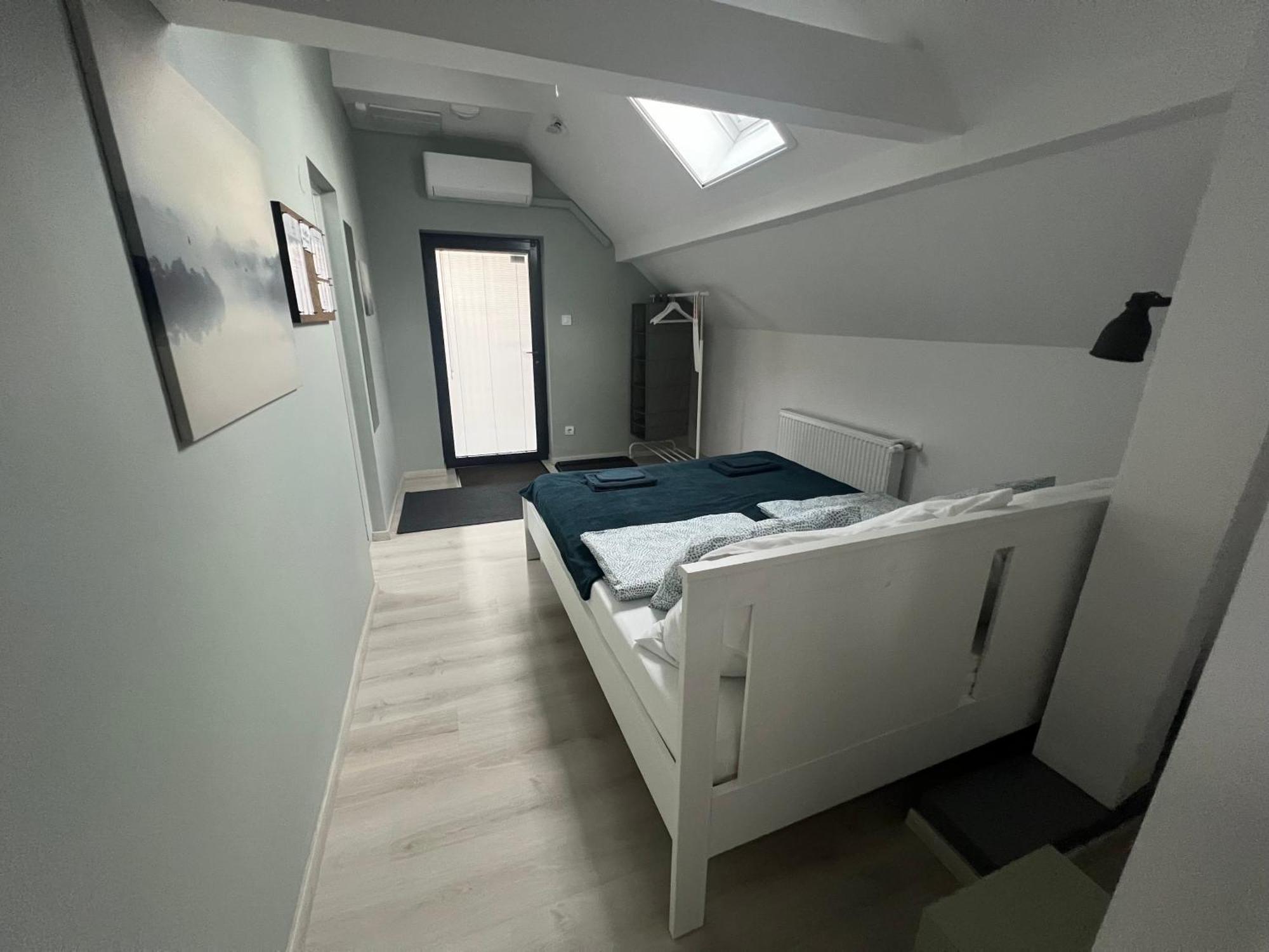 Buekkoes Apartman Apartment เซนเทนแดร ภายนอก รูปภาพ