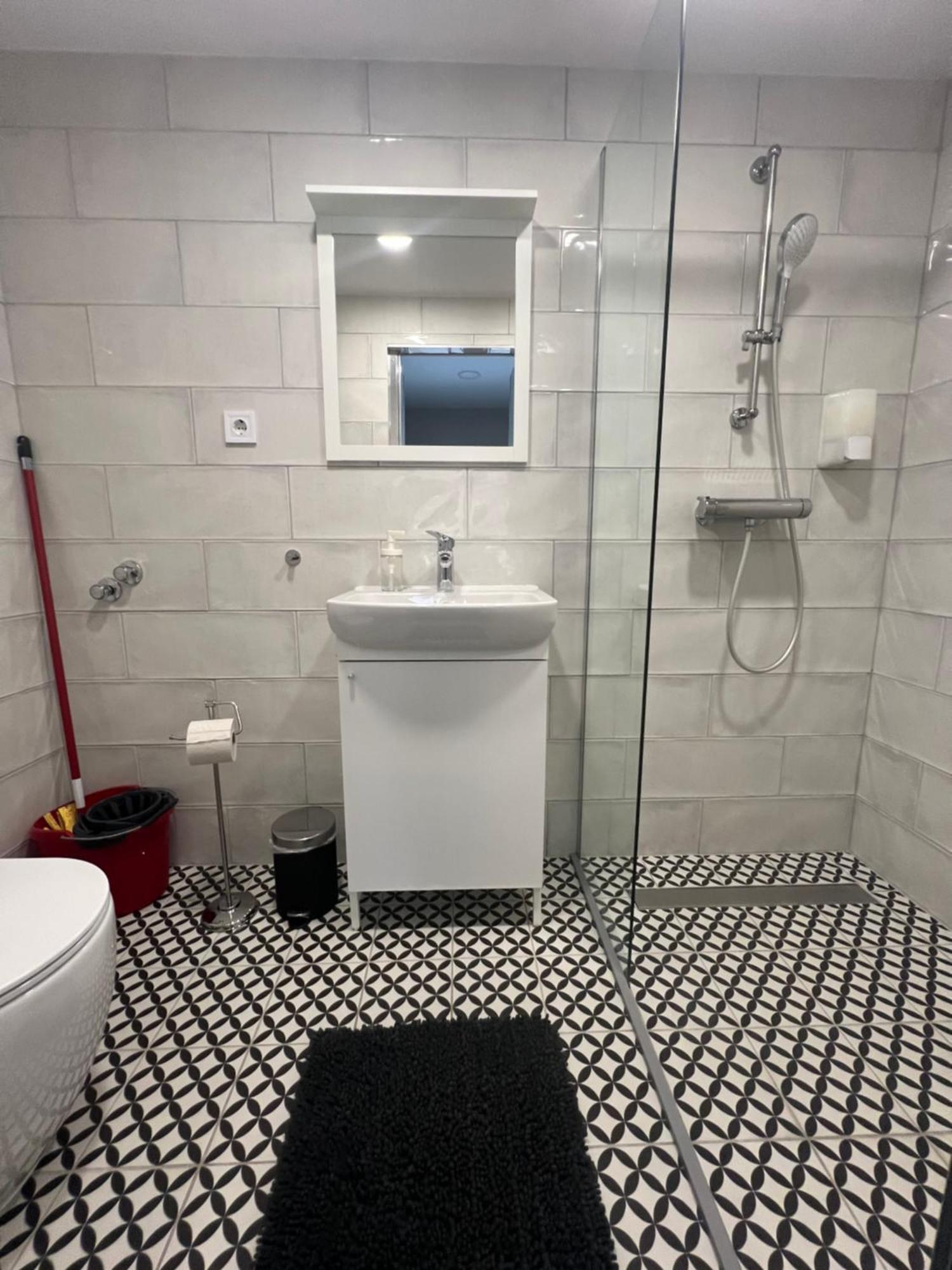 Buekkoes Apartman Apartment เซนเทนแดร ภายนอก รูปภาพ