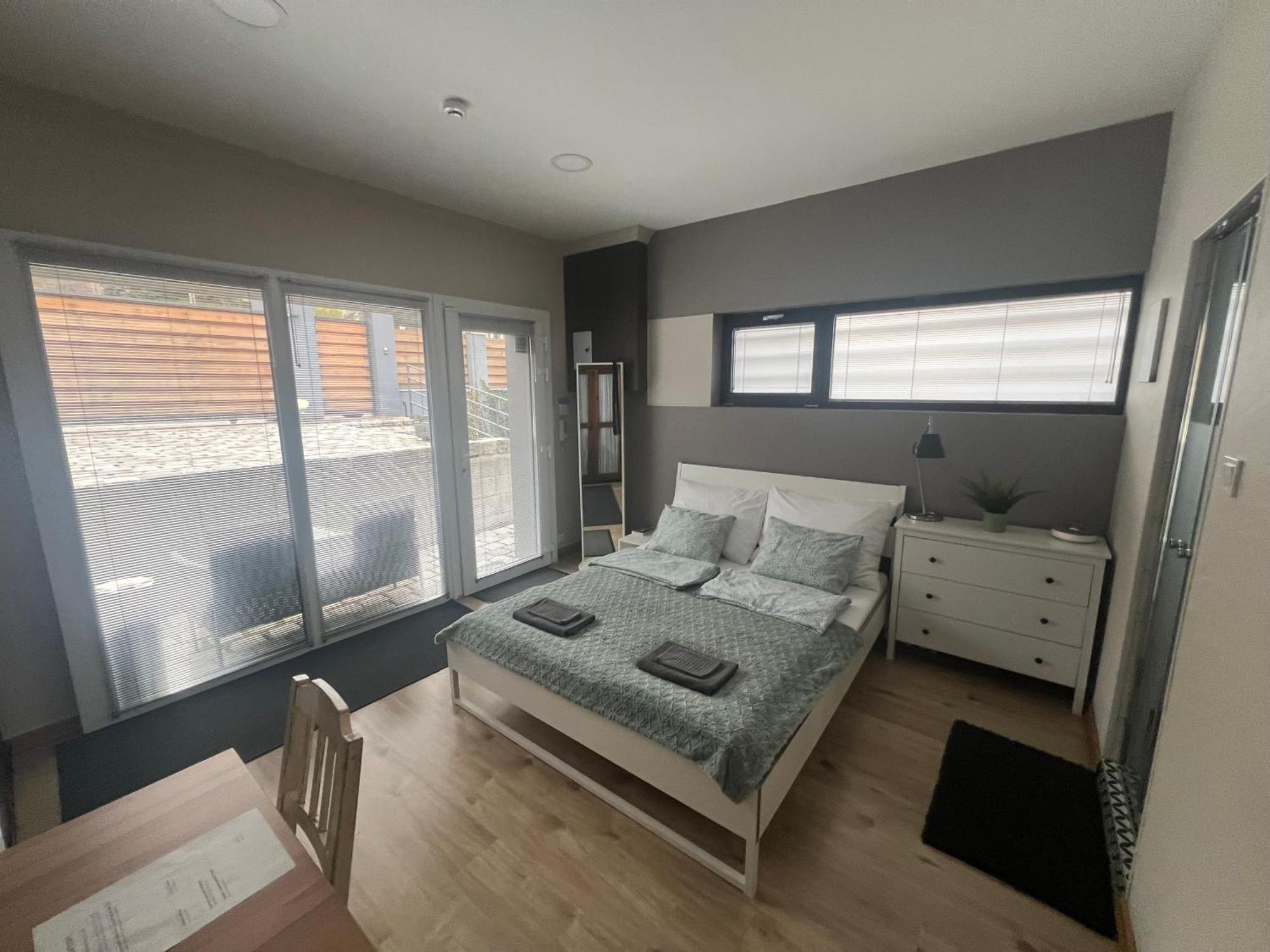 Buekkoes Apartman Apartment เซนเทนแดร ภายนอก รูปภาพ