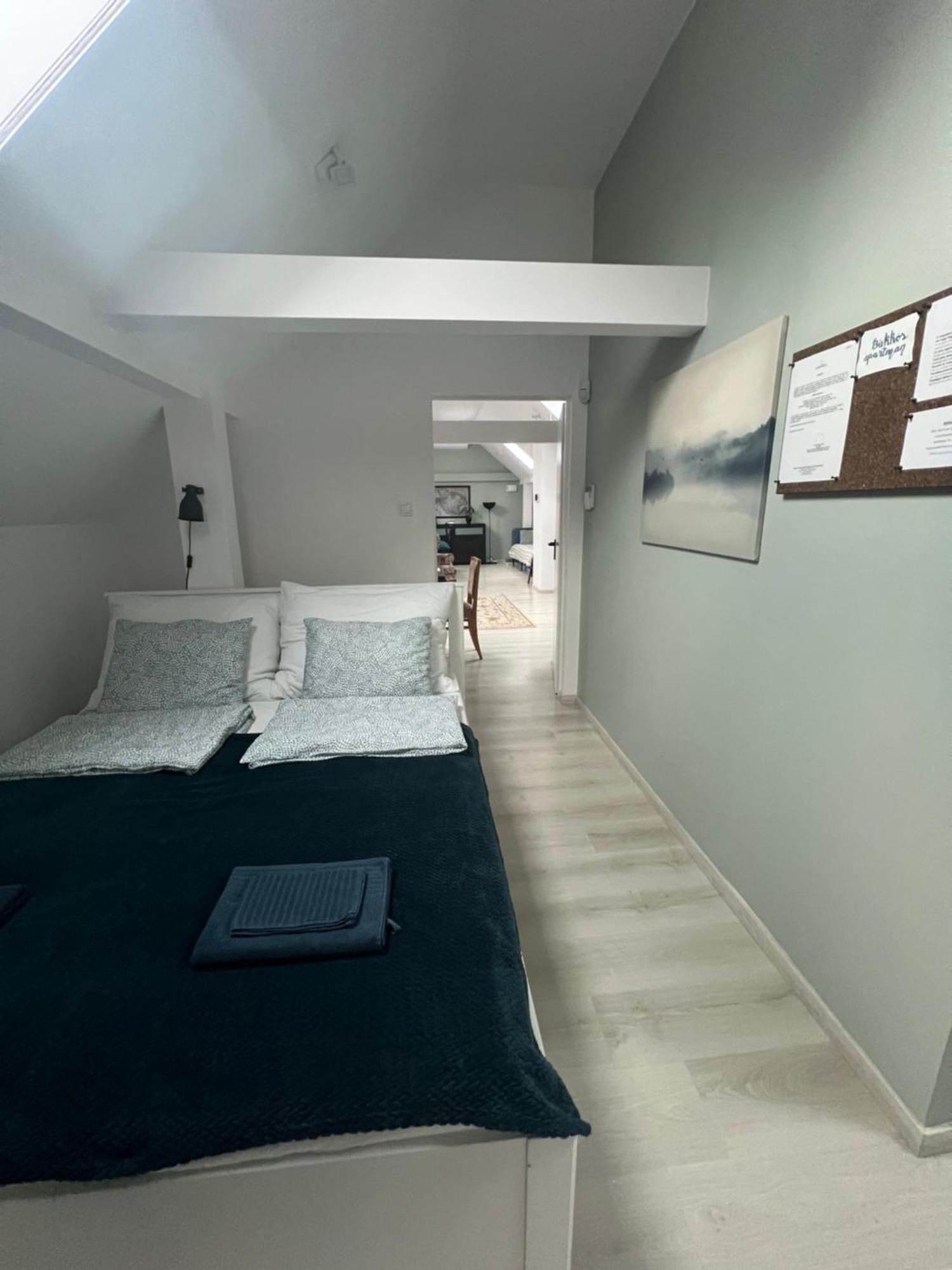 Buekkoes Apartman Apartment เซนเทนแดร ภายนอก รูปภาพ