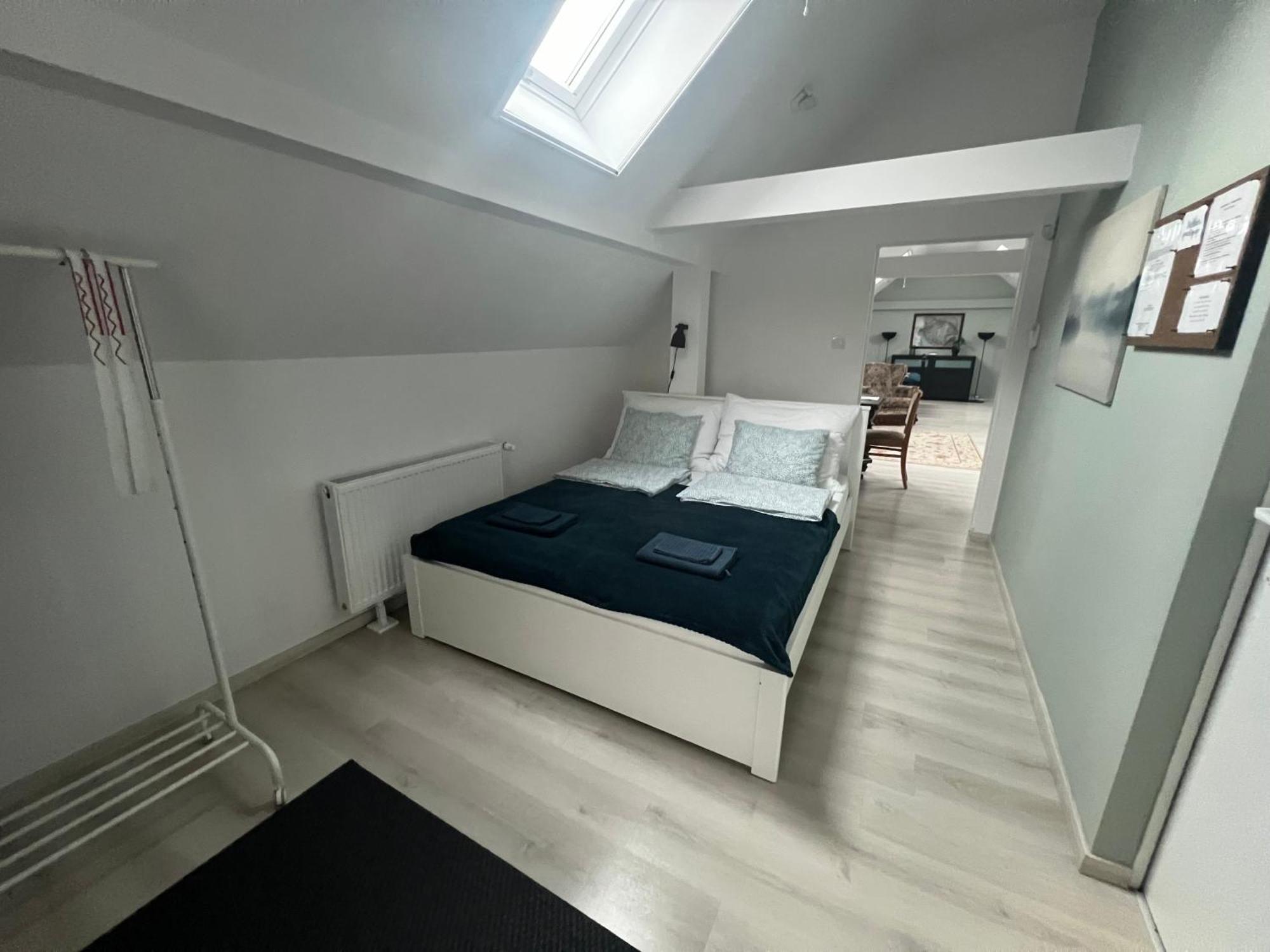 Buekkoes Apartman Apartment เซนเทนแดร ภายนอก รูปภาพ