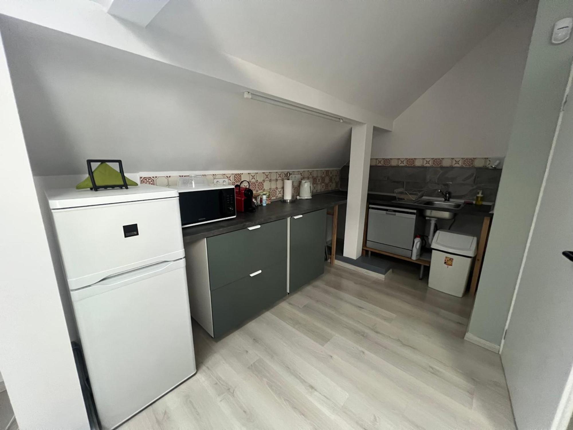 Buekkoes Apartman Apartment เซนเทนแดร ภายนอก รูปภาพ