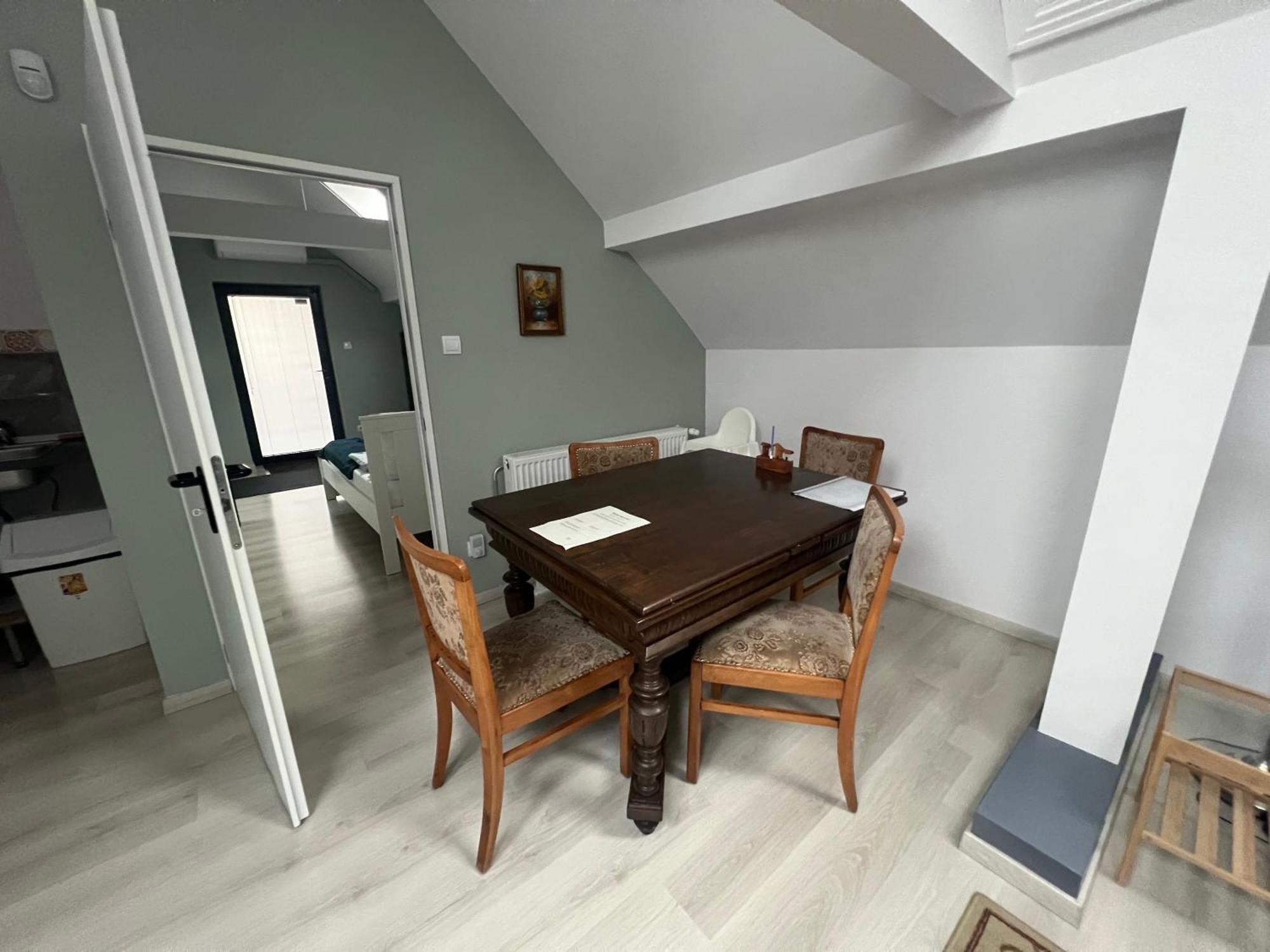 Buekkoes Apartman Apartment เซนเทนแดร ภายนอก รูปภาพ