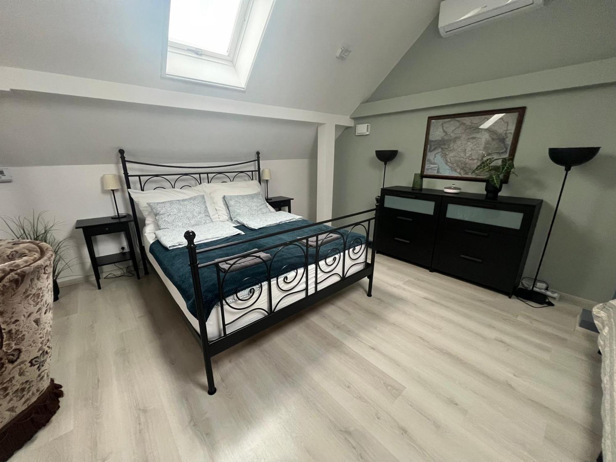 Buekkoes Apartman Apartment เซนเทนแดร ภายนอก รูปภาพ